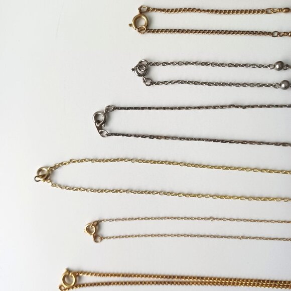 Lot of 12 Vintage Necklaces and 1 pair of Earrings - Picture 12 of 13